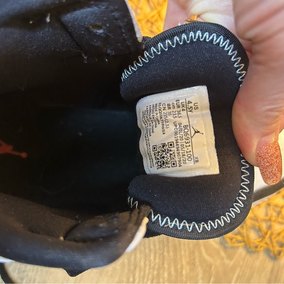 Air Jordan 1 Mid SE - Picture 3 of 5